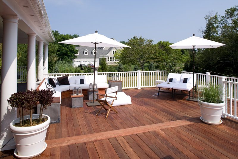 Simple Solutions for Updating your Outdoor Living Spaces Outdoor Living Spaces: Ideas for an Easy Outdoor Update modern outdoor furniture, deck